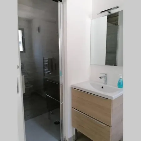 Type Plain Pied Terrasse & בית נופש