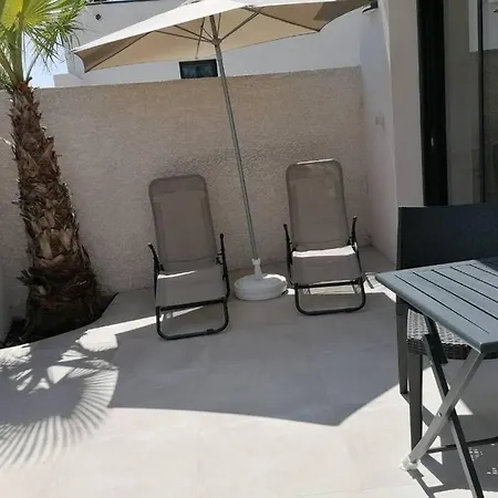 Type Plain Pied Terrasse & בית נופש